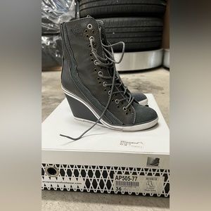 acupuncture grey heel boots